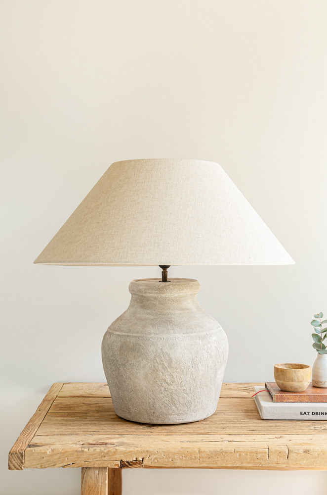 Hamo Vase Lamp - White/Light Fawn
