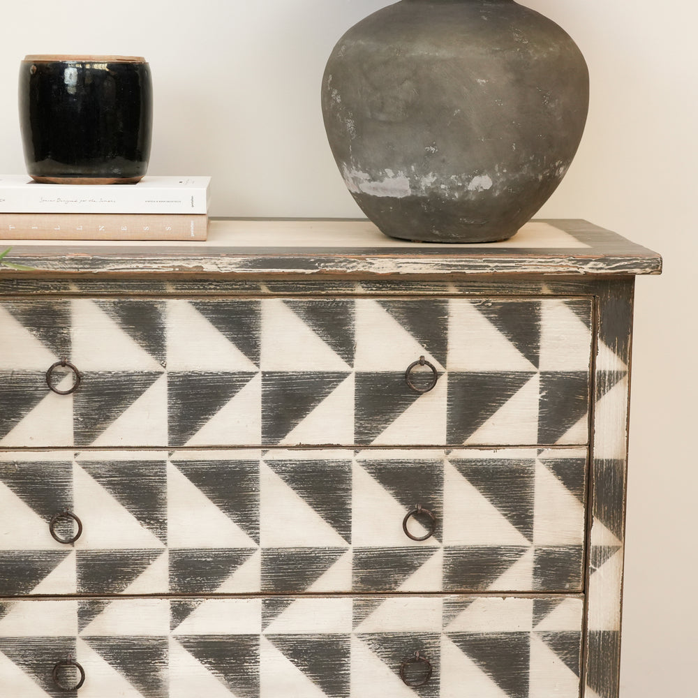 Noir Chest of Drawers