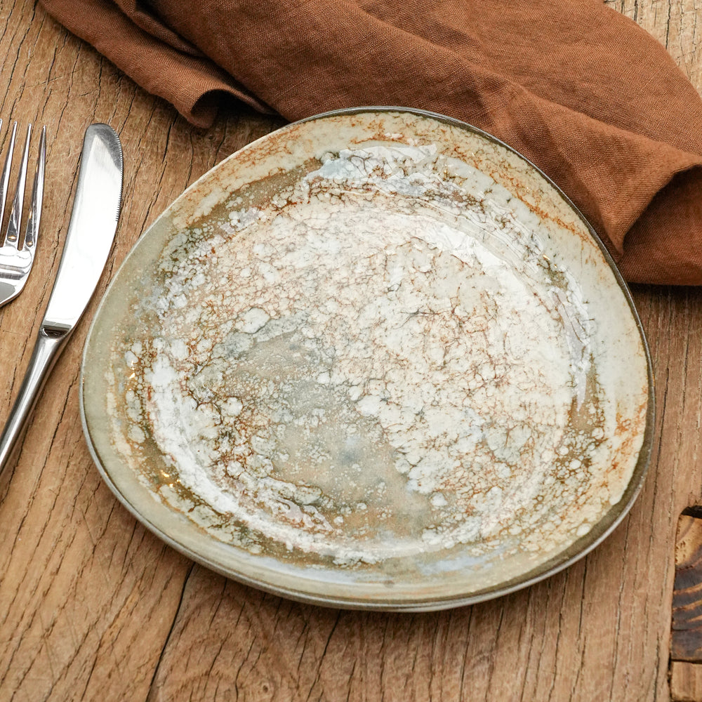 Light Moon Pera Plate 21cm (Click & Collect)